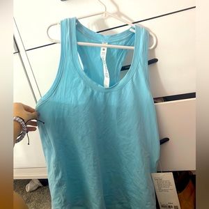 Lululemon Love 🩵🤍 Tank size 2